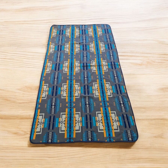 Geometric Patterned Rug - Picture 1 of 5